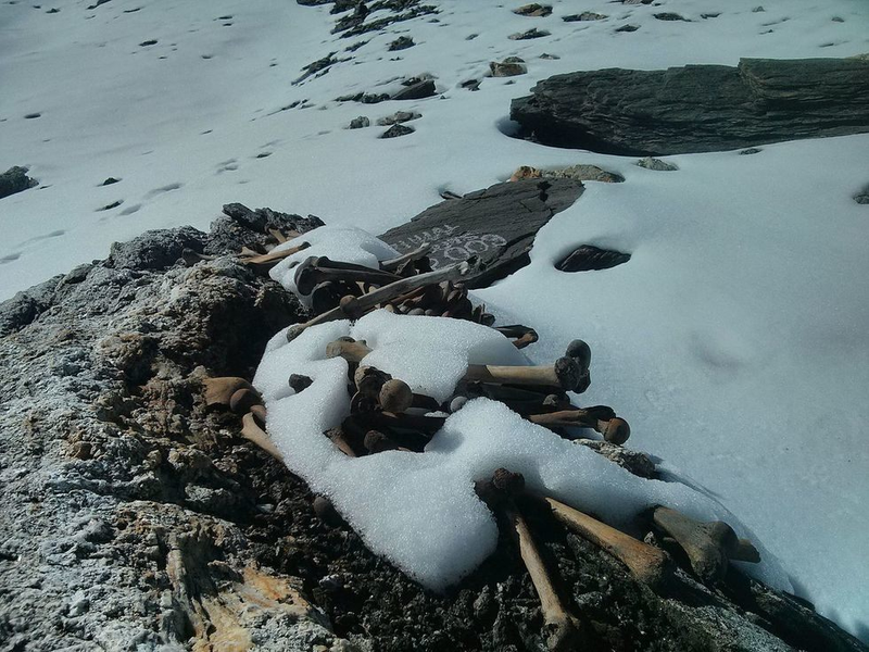 Lago Roopkund. Wikimedia Commons